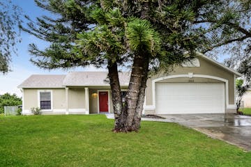 1923 NE 27th Ter Cape Coral, FL 33909